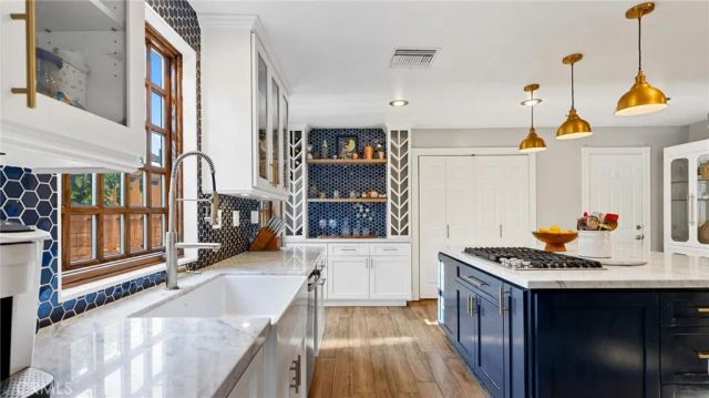 23420 Via Castanet, Valencia, CA 91355