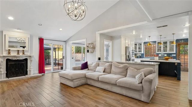 23420 Via Castanet, Valencia, CA 91355