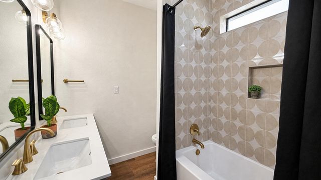 1605 Century Oaks DR, Lockhart, TX 78644