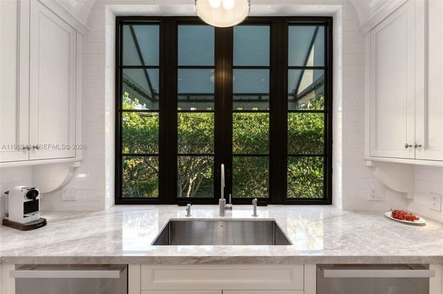 465 HAMPTON LN, Key Biscayne, FL 33149