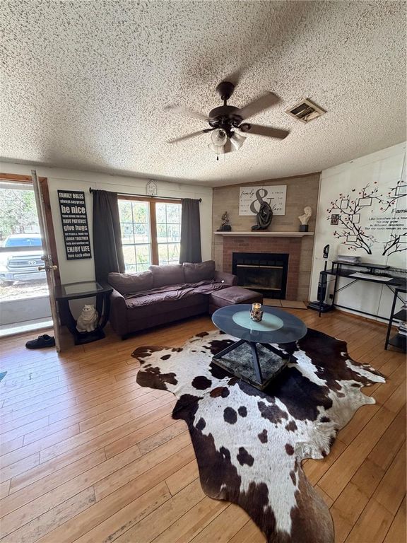 Image 3 of property listing at 1403 SAINT NICHOLAS AVENUE, Christmas, FL 32709