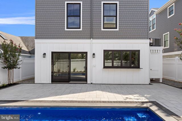 7 E 19TH ST, Long Beach Township, NJ 08008