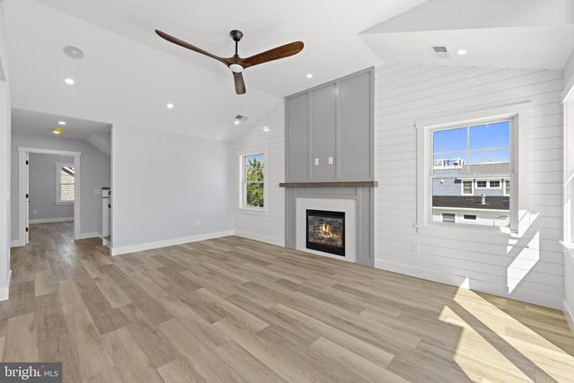 7 E 19TH ST, Long Beach Township, NJ 08008