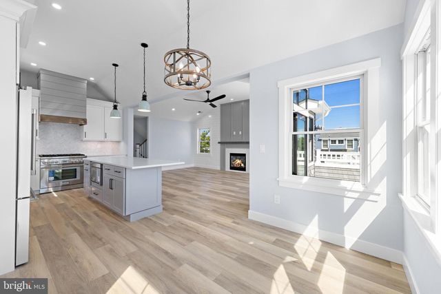 7 E 19TH ST, Long Beach Township, NJ 08008