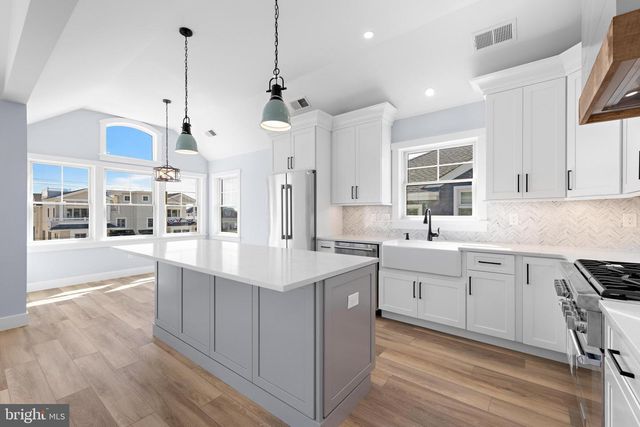 7 E 19TH ST, Long Beach Township, NJ 08008