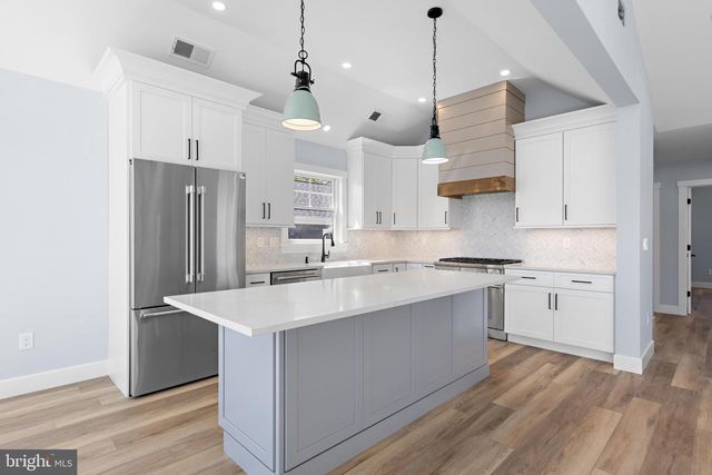 7 E 19TH ST, Long Beach Township, NJ 08008