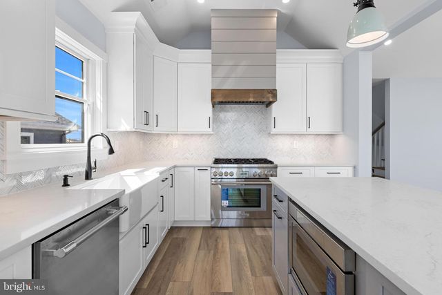 7 E 19TH ST, Long Beach Township, NJ 08008