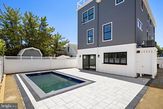 7 E 19TH ST, Long Beach Township, NJ 08008