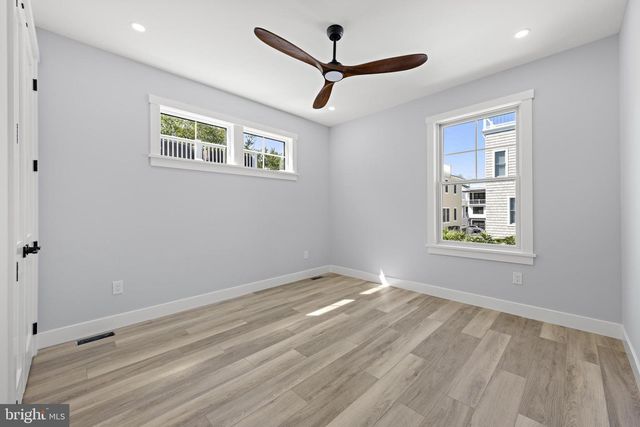7 E 19TH ST, Long Beach Township, NJ 08008