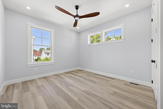 7 E 19TH ST, Long Beach Township, NJ 08008