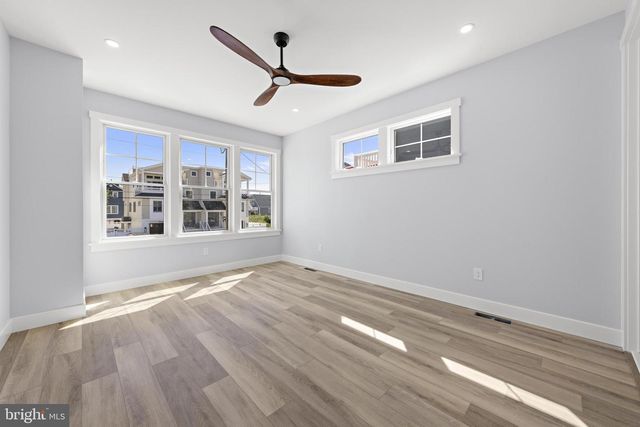 7 E 19TH ST, Long Beach Township, NJ 08008