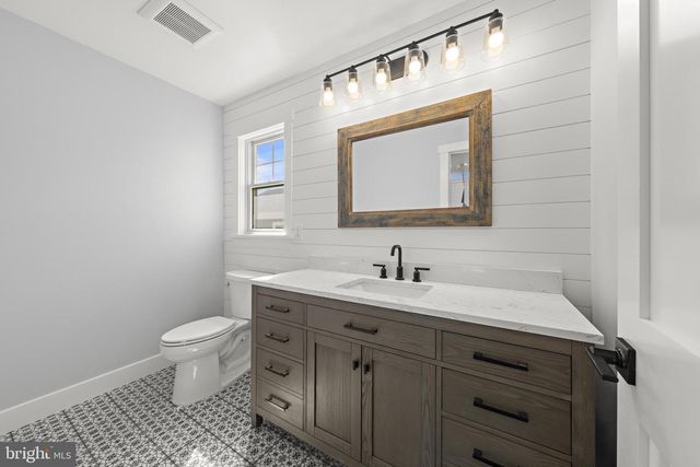 7 E 19TH ST, Long Beach Township, NJ 08008