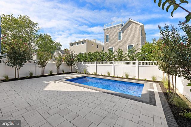 7 E 19TH ST, Long Beach Township, NJ 08008