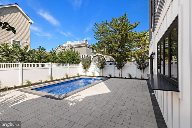 7 E 19TH ST, Long Beach Township, NJ 08008