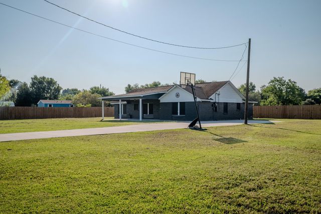 1102 Crosby Dayton Road, Crosby, TX 77532