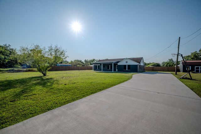 1102 Crosby Dayton Road, Crosby, TX 77532