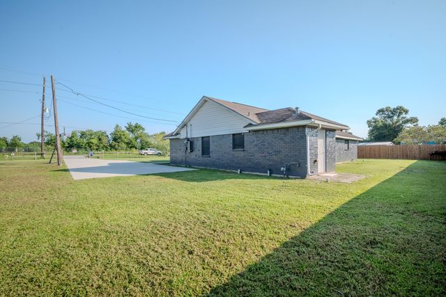 1102 Crosby Dayton Road, Crosby, TX 77532
