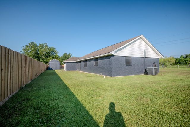 1102 Crosby Dayton Road, Crosby, TX 77532