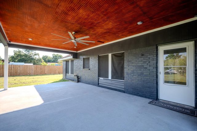 1102 Crosby Dayton Road, Crosby, TX 77532