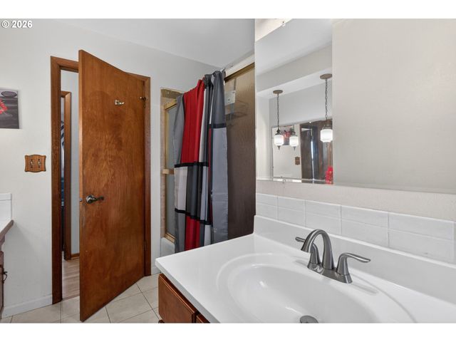 3332 Ne 132ND Ave, Portland, OR 97230