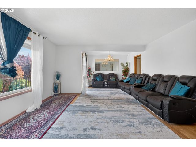 3332 Ne 132ND Ave, Portland, OR 97230