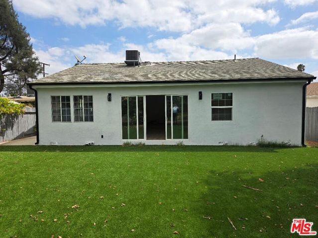 8519 Yolanda Avenue, Los Angeles, CA 91324