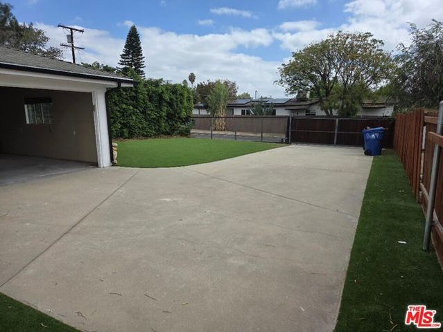 8519 Yolanda Avenue, Los Angeles, CA 91324