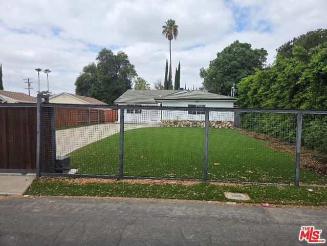 8519 Yolanda Avenue, Los Angeles, CA 91324
