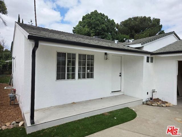 8519 Yolanda Avenue, Los Angeles, CA 91324