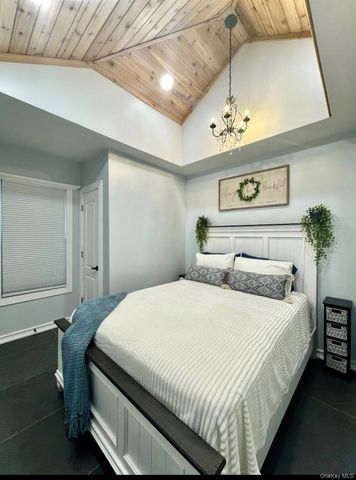 192 Beach 109th Street, Rockaway Park, NY 11694