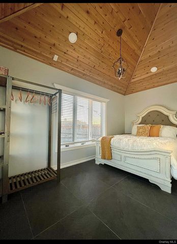 192 Beach 109th Street, Rockaway Park, NY 11694