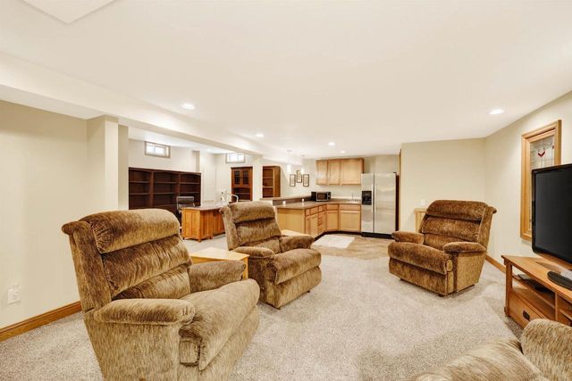 5567 Shamrock Lane, Fitchburg, WI 53711