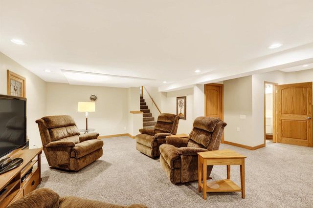 5567 Shamrock Lane, Fitchburg, WI 53711