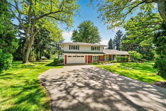 5567 Shamrock Lane, Fitchburg, WI 53711