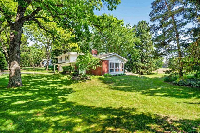 5567 Shamrock Lane, Fitchburg, WI 53711