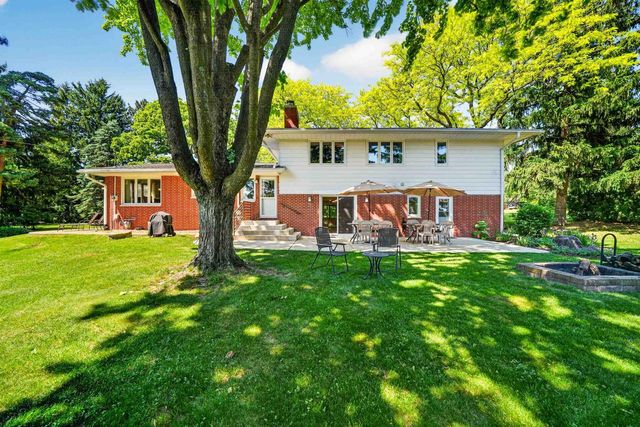 5567 Shamrock Lane, Fitchburg, WI 53711