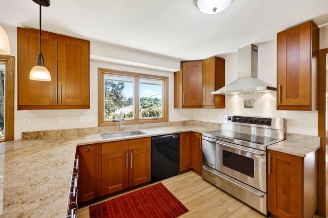5567 Shamrock Lane, Fitchburg, WI 53711