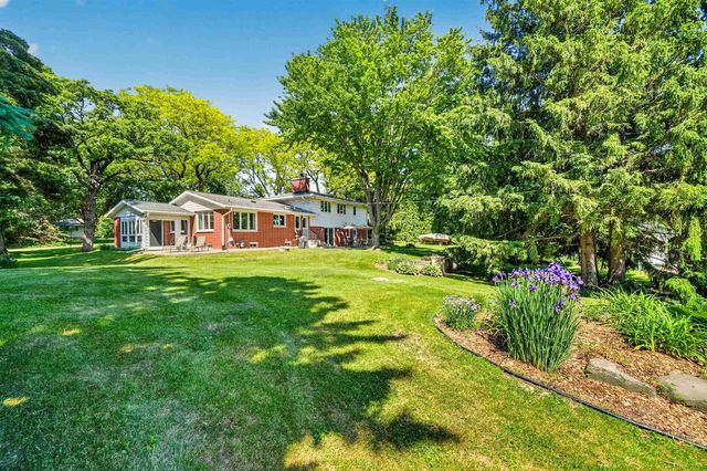 5567 Shamrock Lane, Fitchburg, WI 53711
