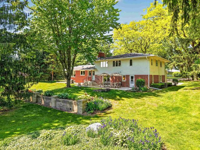 5567 Shamrock Lane, Fitchburg, WI 53711