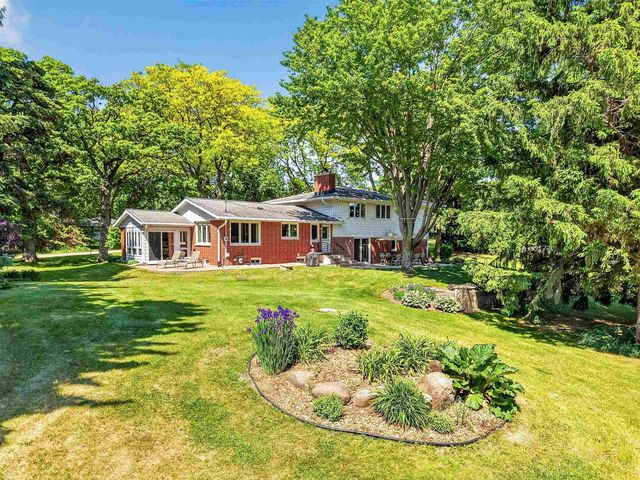 5567 Shamrock Lane, Fitchburg, WI 53711