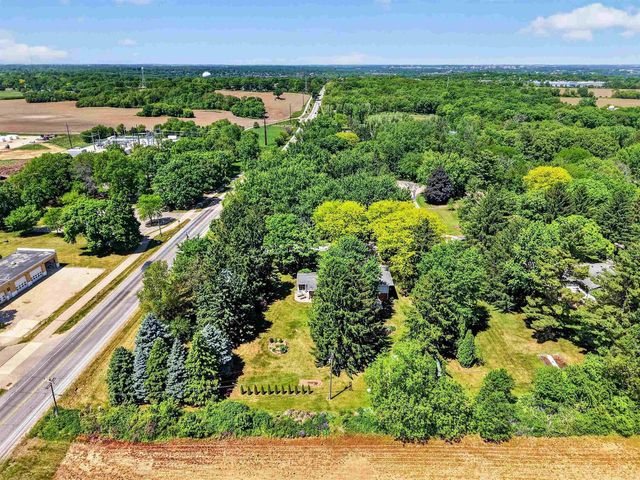 5567 Shamrock Lane, Fitchburg, WI 53711
