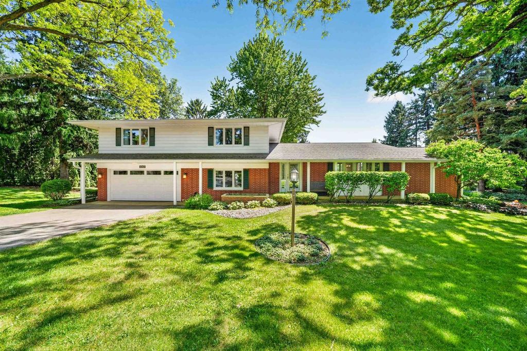 5567 Shamrock Lane, Fitchburg, WI 53711