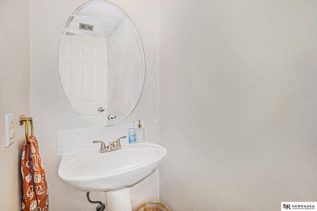 3864 S 190th Street, Omaha, NE 68130