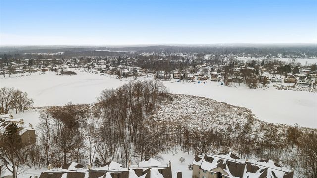 4912 Ashley Lane 84, Waterford, MI 48329