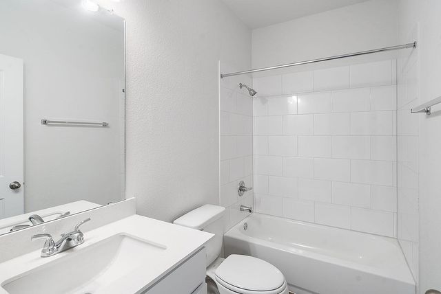 186 Weaver LN, Bastrop, TX 78602