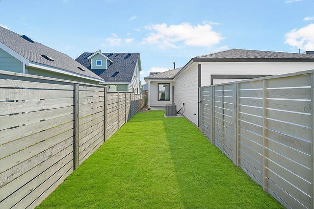 186 Weaver LN, Bastrop, TX 78602