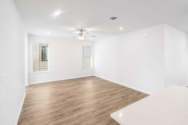 186 Weaver LN, Bastrop, TX 78602