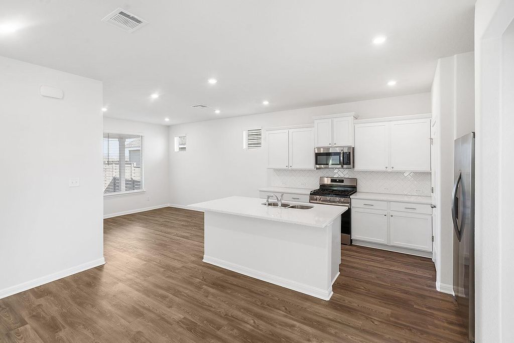 186 Weaver LN, Bastrop, TX 78602