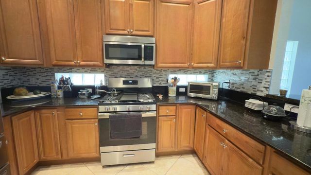 139 Berenger Walk, Royal Palm Beach, FL 33414