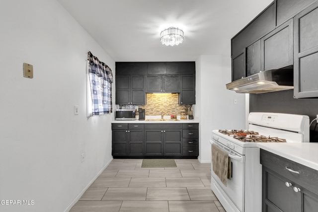 5861 Macaw Avenue, El Paso, TX 79924